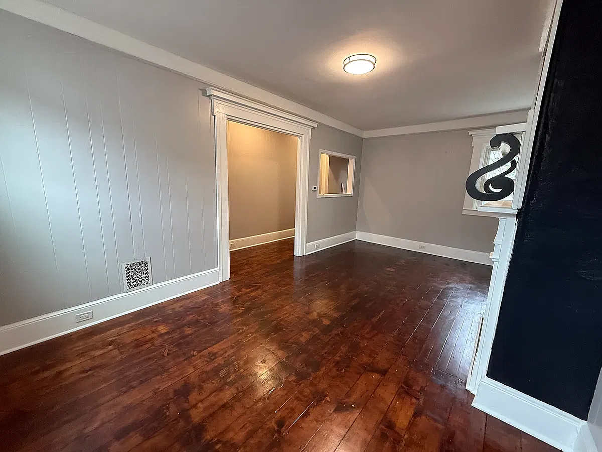 5 bed, 1856 sqft, $2,900 — Photo 2