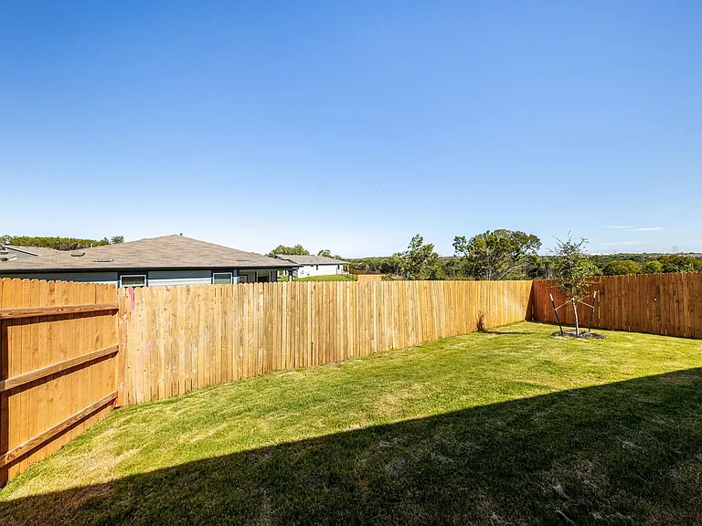 2416 Tucker Ln — Photo 34