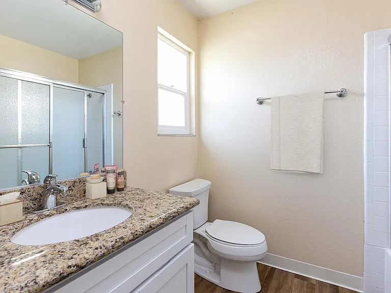 Dry Creek Apartments — Photo 34