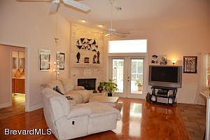 5th image of 4335 Miami Ave