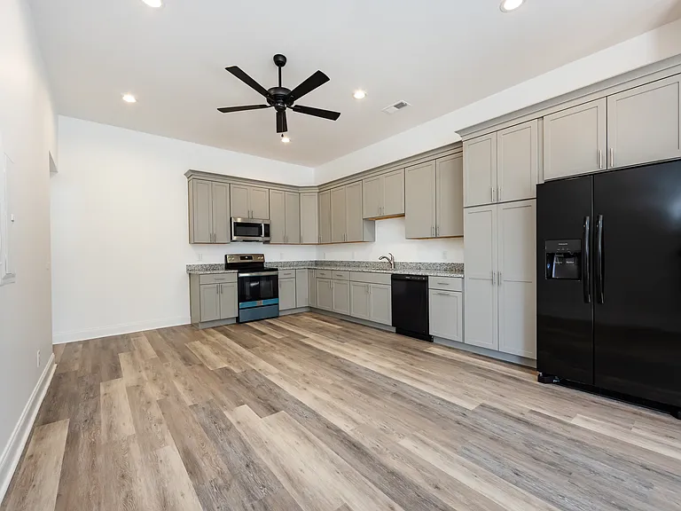 400 S Sanford St #A — Photo 19
