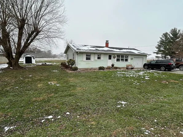 10533 N 305th St, Casey, IL 62420