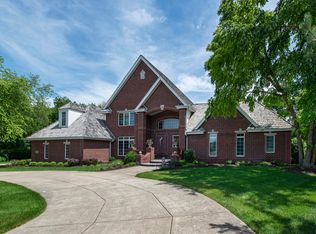 W305N2784 Foxwood Ct, Pewaukee, WI 53072