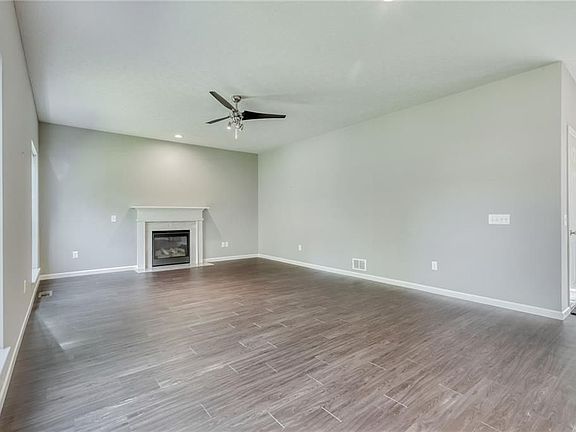 4th image of 246 York Bay Trl