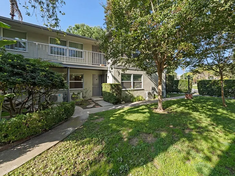 Charming 1 & 2 Bedrooms on the Chandler Bike Path — Photo 10