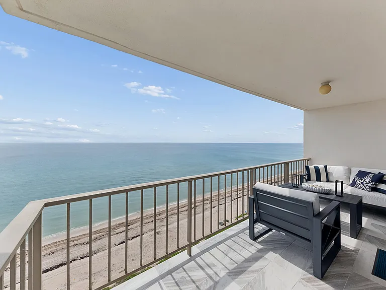 1021 Hillsboro Mile Bch #1008 — Photo 2
