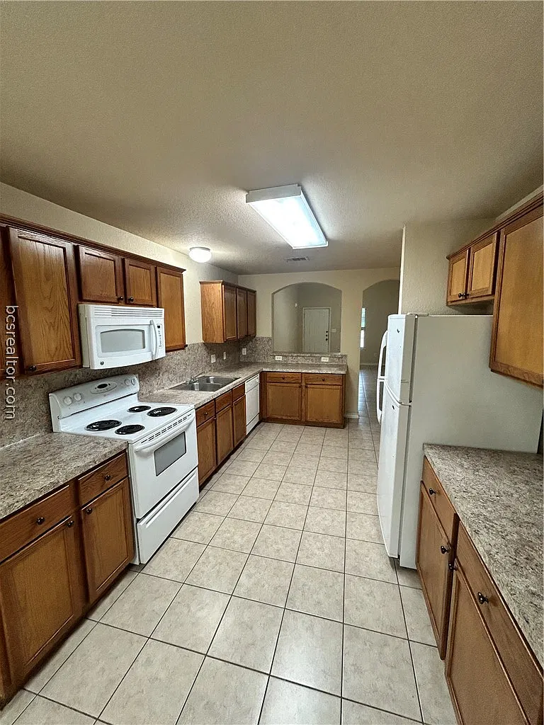 3 bed, 1323 sqft, $1,500 — Photo 3