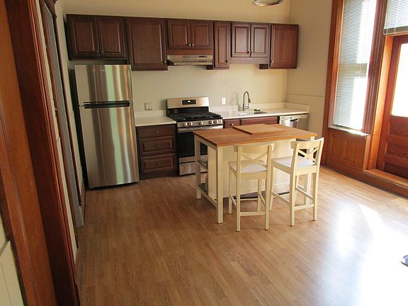 2nd image of 1345 N Hoyne Ave #2F