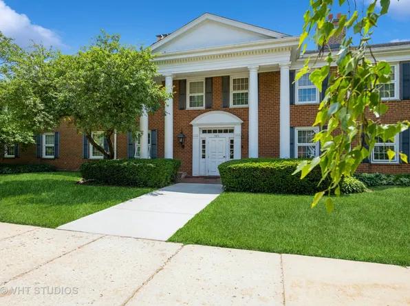 521 Coventry Ln APT 3, Crystal Lake, IL 60014