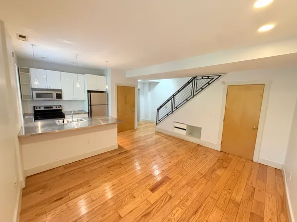 1722 Main St APT 3, Cincinnati, OH 45202