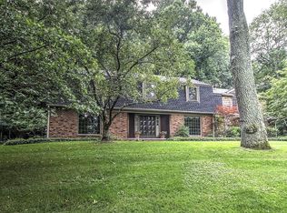 10 Tulip Tree Ln, Woodbridge, CT 06525