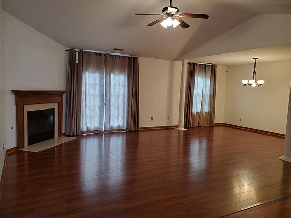 4th image of 1336 Evergreen Dr