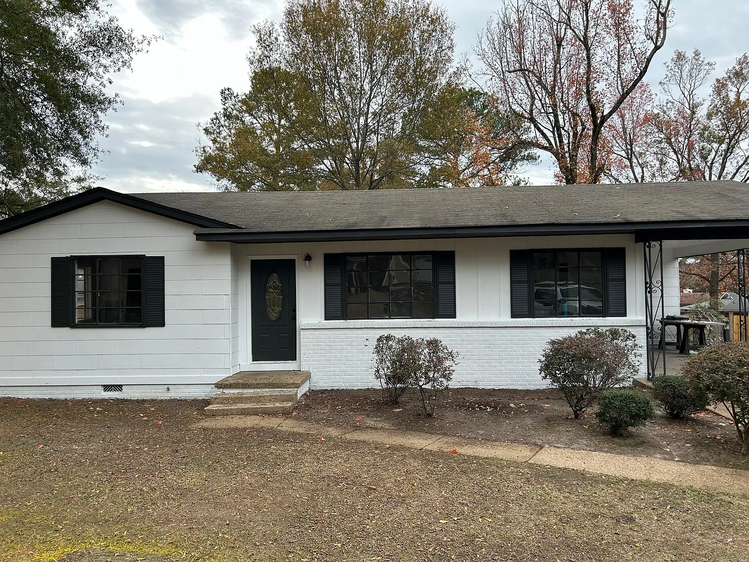 2033 Carolyn Ln — Photo 1