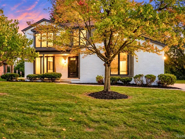 981 Keaton Dr, Troy, MI 48098