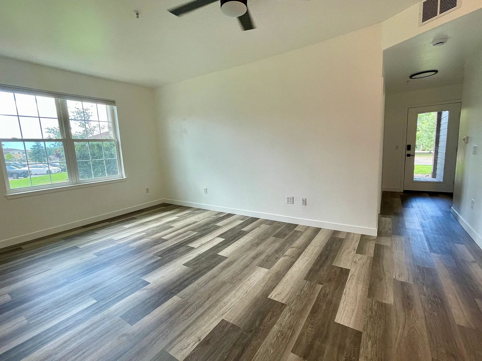 2 bed, 929 sqft, $1,795 — Photo 1