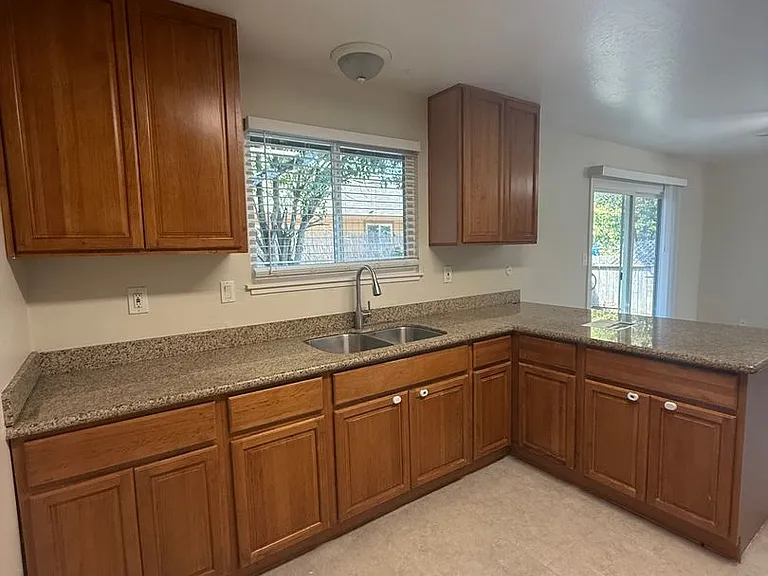 1244 Martha Way — Photo 11