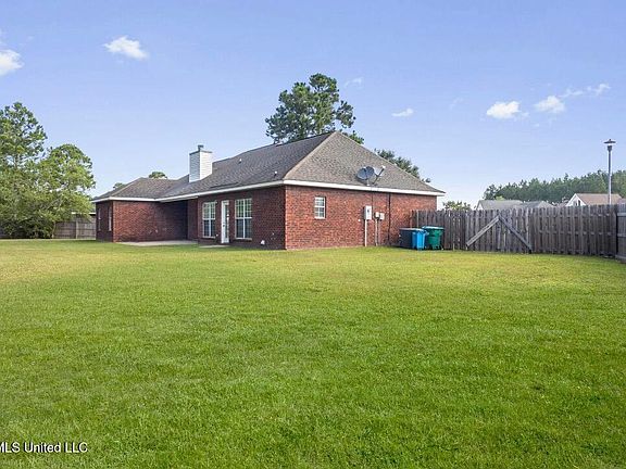 5th image of 2933 Village Cir