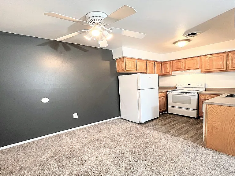 Marianne Manor Apartments — Photo 7