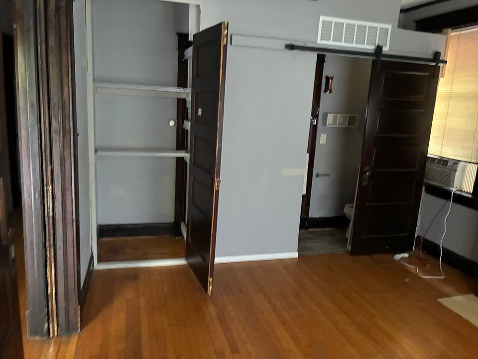 2nd image of 2362 Stratford Ave APT 1