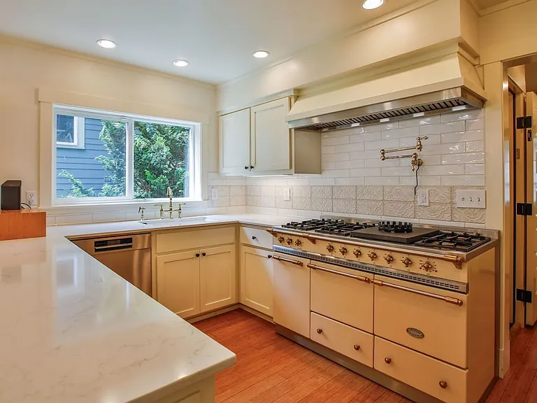 1086 Village Loop — Photo 11