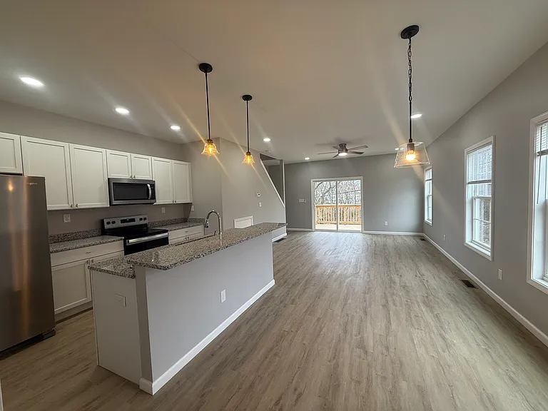 296-298 Williamsburg Ln #1 — Photo 2