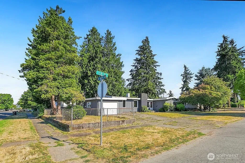 4 bed, 1538 sqft, $2,645 — Photo 3