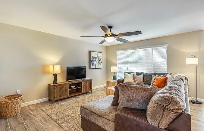 10932 W Tropicana Cir — Photo 9