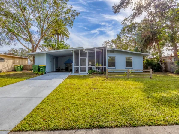 2832 Novus St, Sarasota, FL 34237