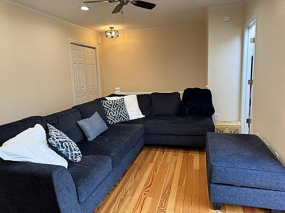 3rd image of 27 Siegtown Rd APT 8G