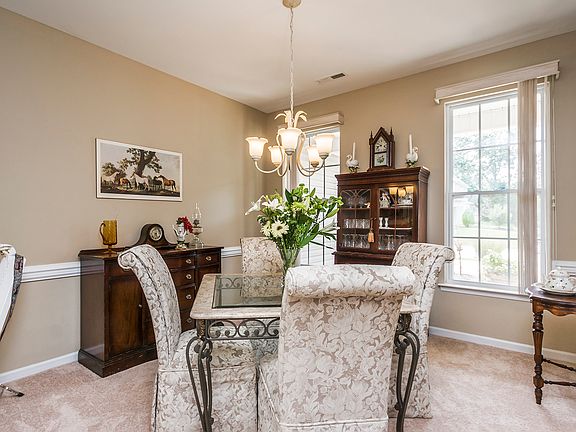 5th image of 811 Croftwood Dr