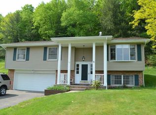 28 Drumcliffe Dr, Warren, PA 16365