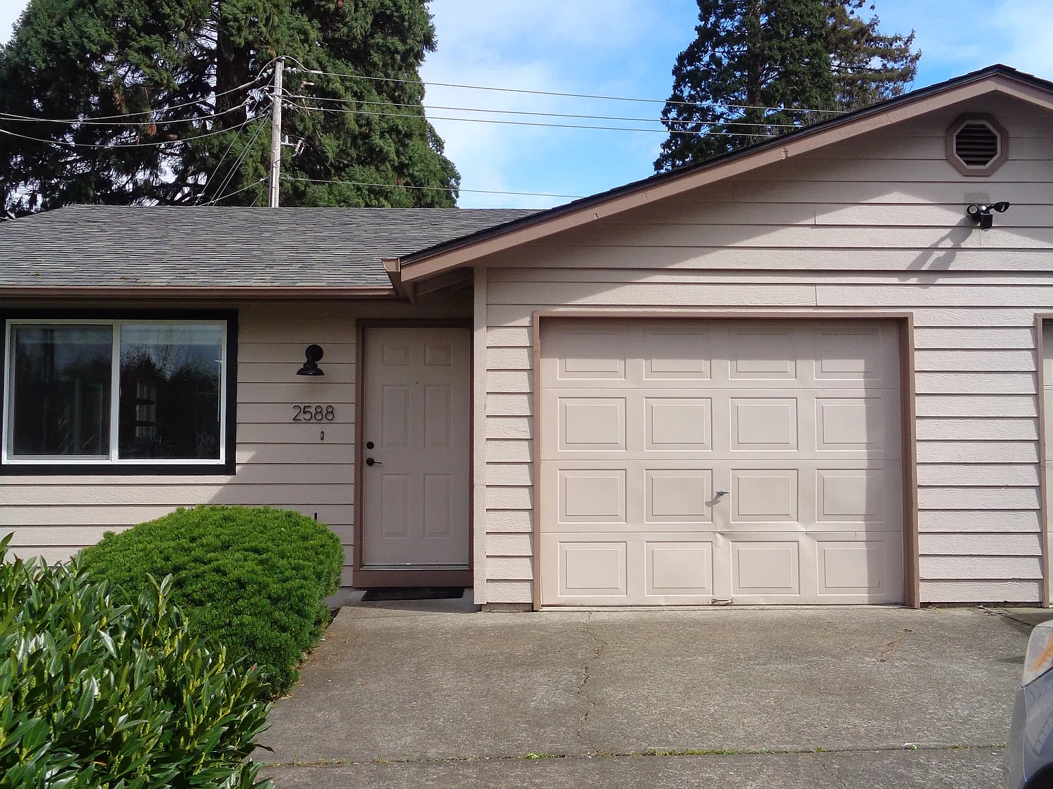 2 bed, 838 sqft, $1,750 — Photo 1