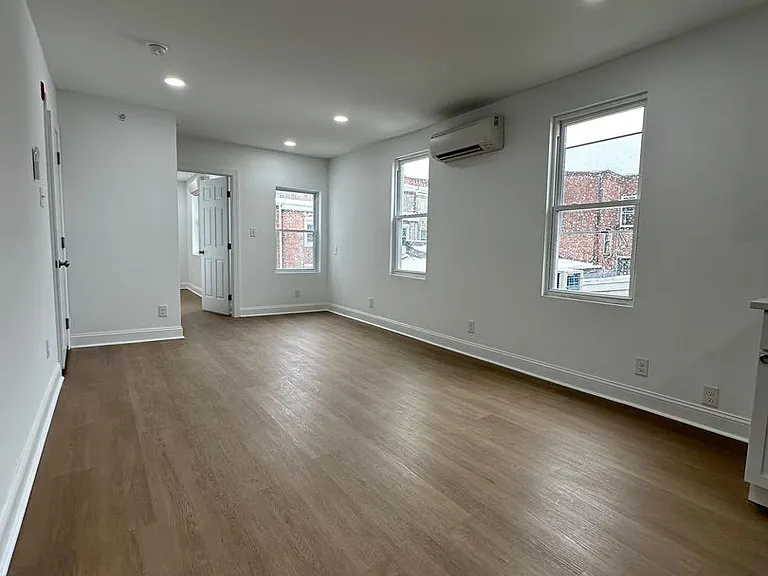1209 N Franklin St — Photo 7