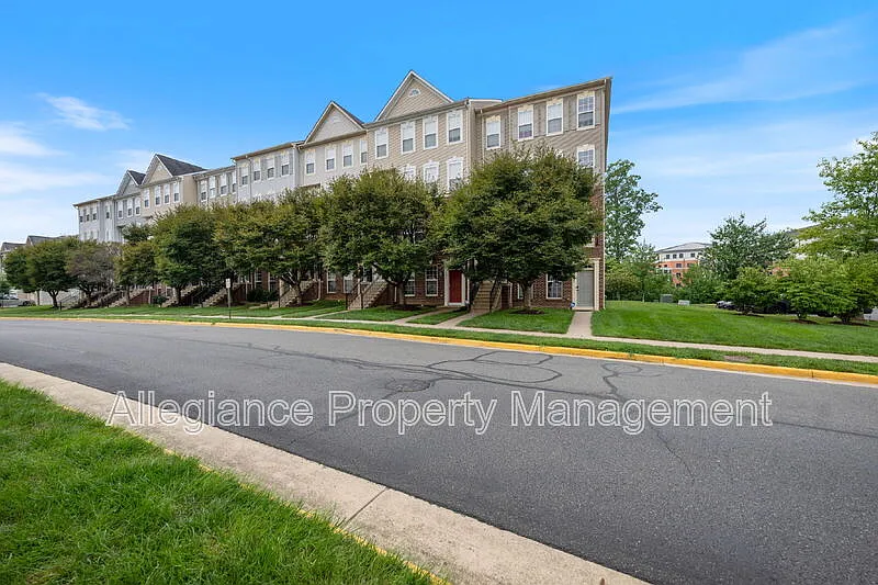 3 bed, 2.0 bath, 1512 sqft, $2,675 — Photo 3