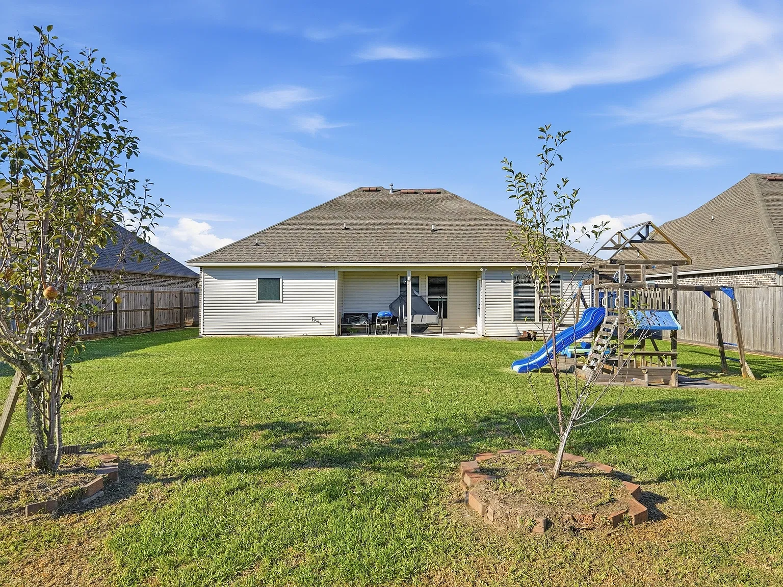 4 bed, 1858 sqft, $2,300 — Photo 4
