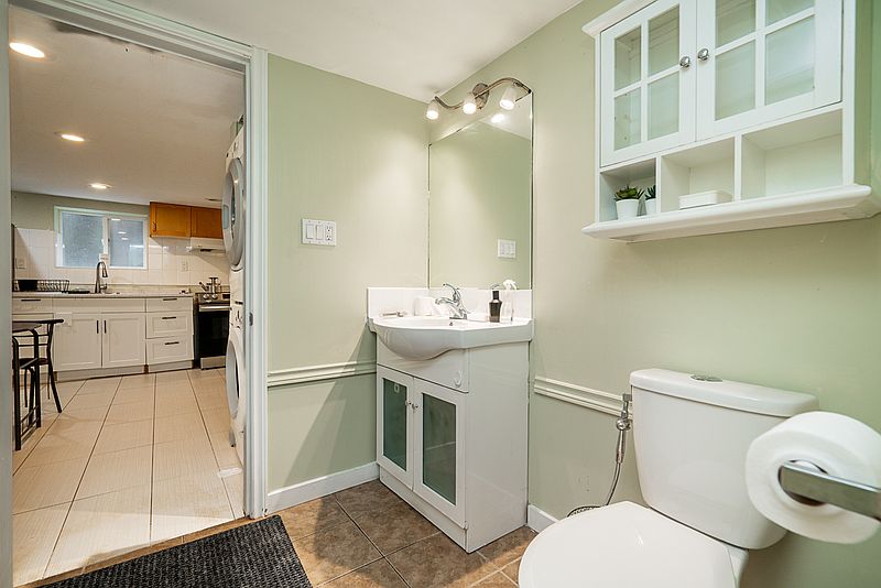 Burnaby Apartment for rent - 2 Bedrooms — photo 21