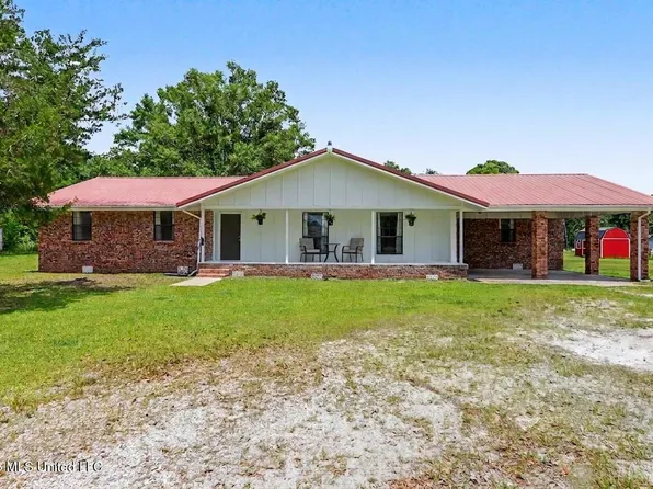 11929 Patrick Henry St, Moss Point, MS 39562