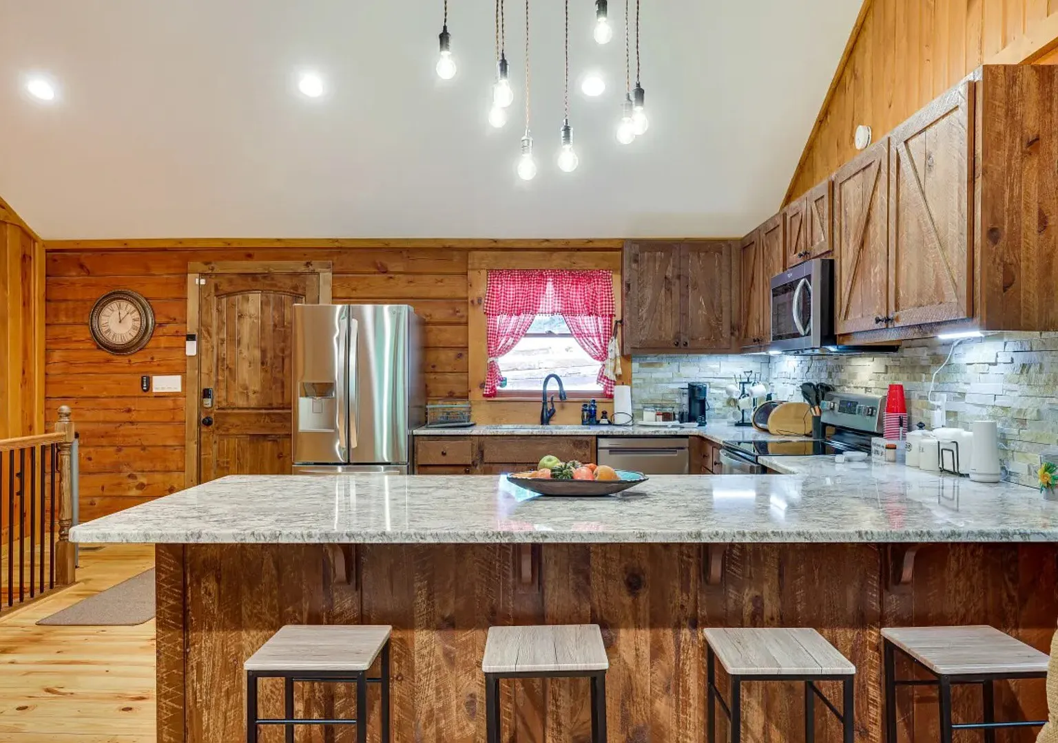 Beautiful Authentic Log Cabin in Blue Ridge GA — Photo 2
