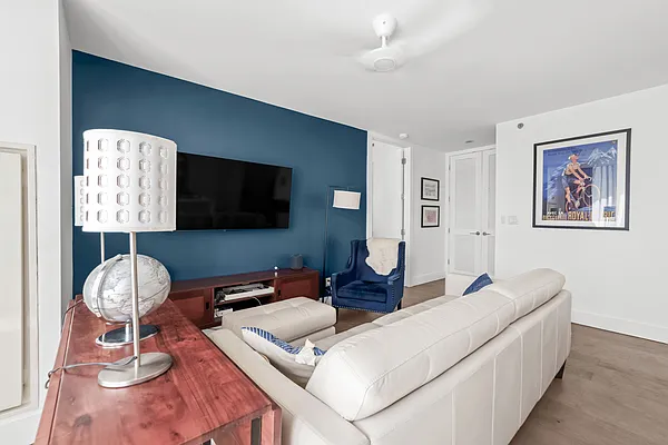 Living room, photo 1