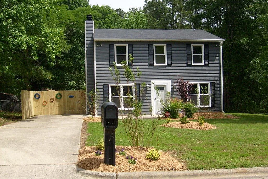 3 bed, 1.5 bath, 1560 sqft, $2,200 — Photo 1
