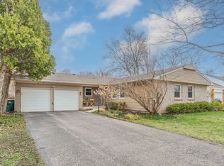 830 Shady Grove Ln, Buffalo Grove, IL 60089
