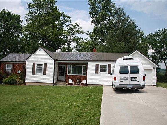 2nd image of 904 E Lakeshore Dr