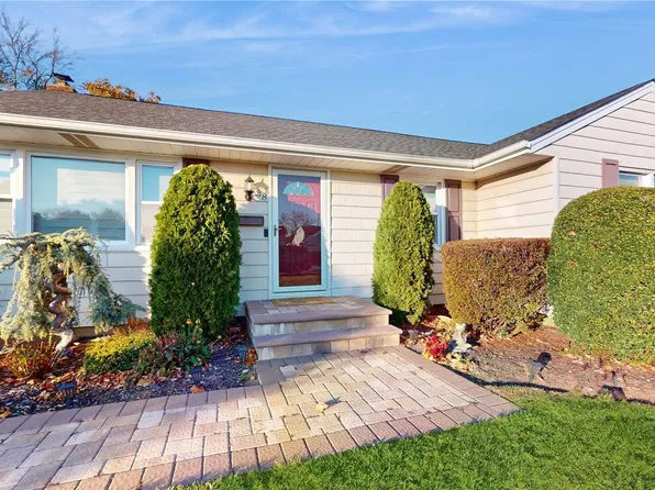 38 Coronet Crescent, Bethpage, NY 11714
