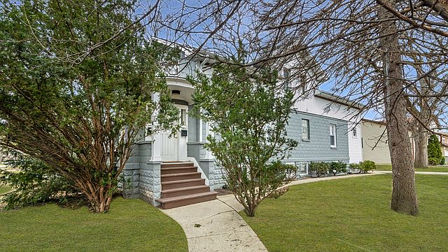 1st image of 704 Arlington Ave