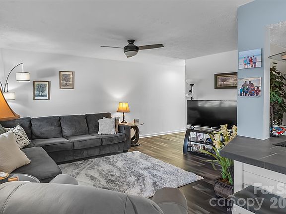 5th image of 1050 21st Ave