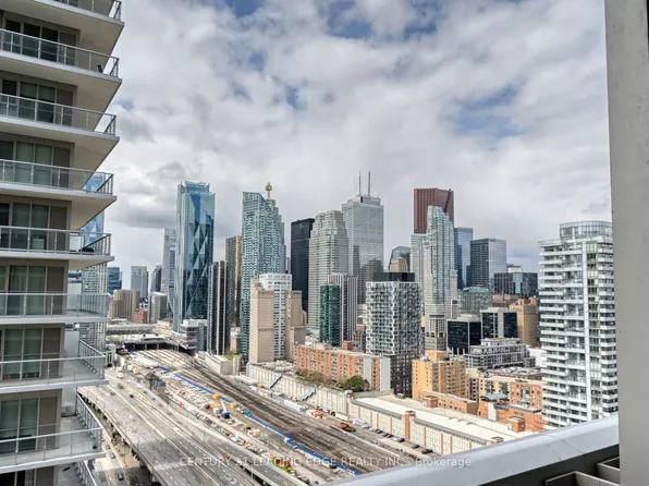 20 Richardson St #2406, Toronto, ON M5A 0S6