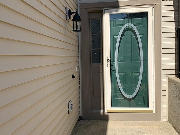 2nd image of 1044 Woodview Ct