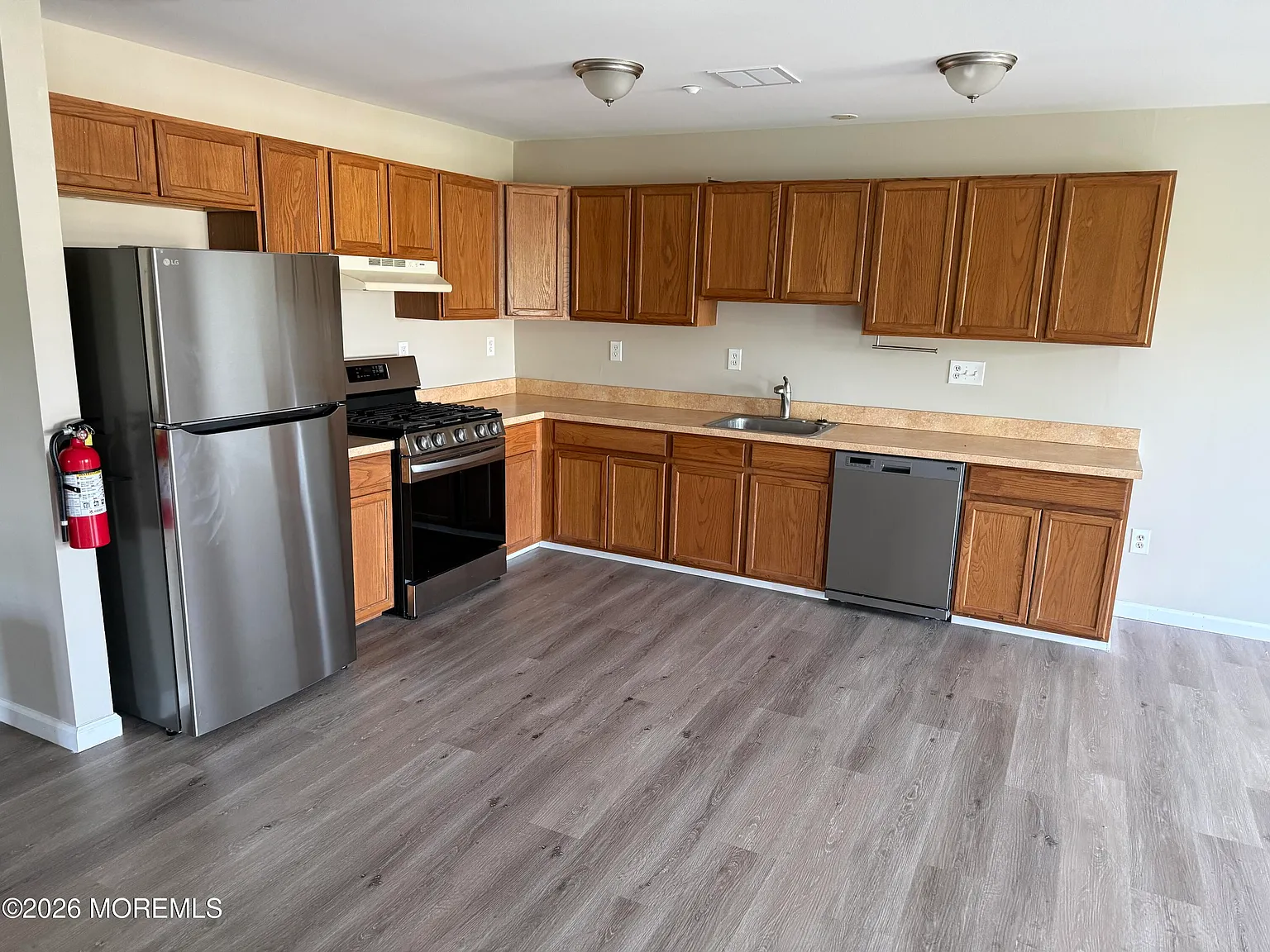 2 bed, 1050 sqft, $2,000 — Photo 2