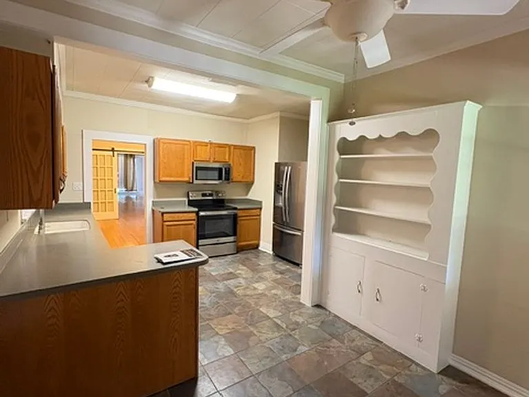 1018 Portland Ave — Photo 4