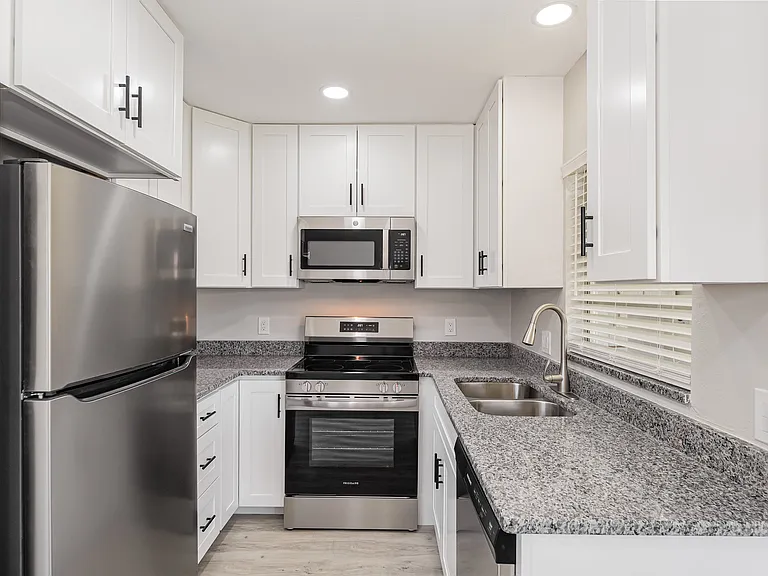 122 Niemira Ave #122 — Photo 14